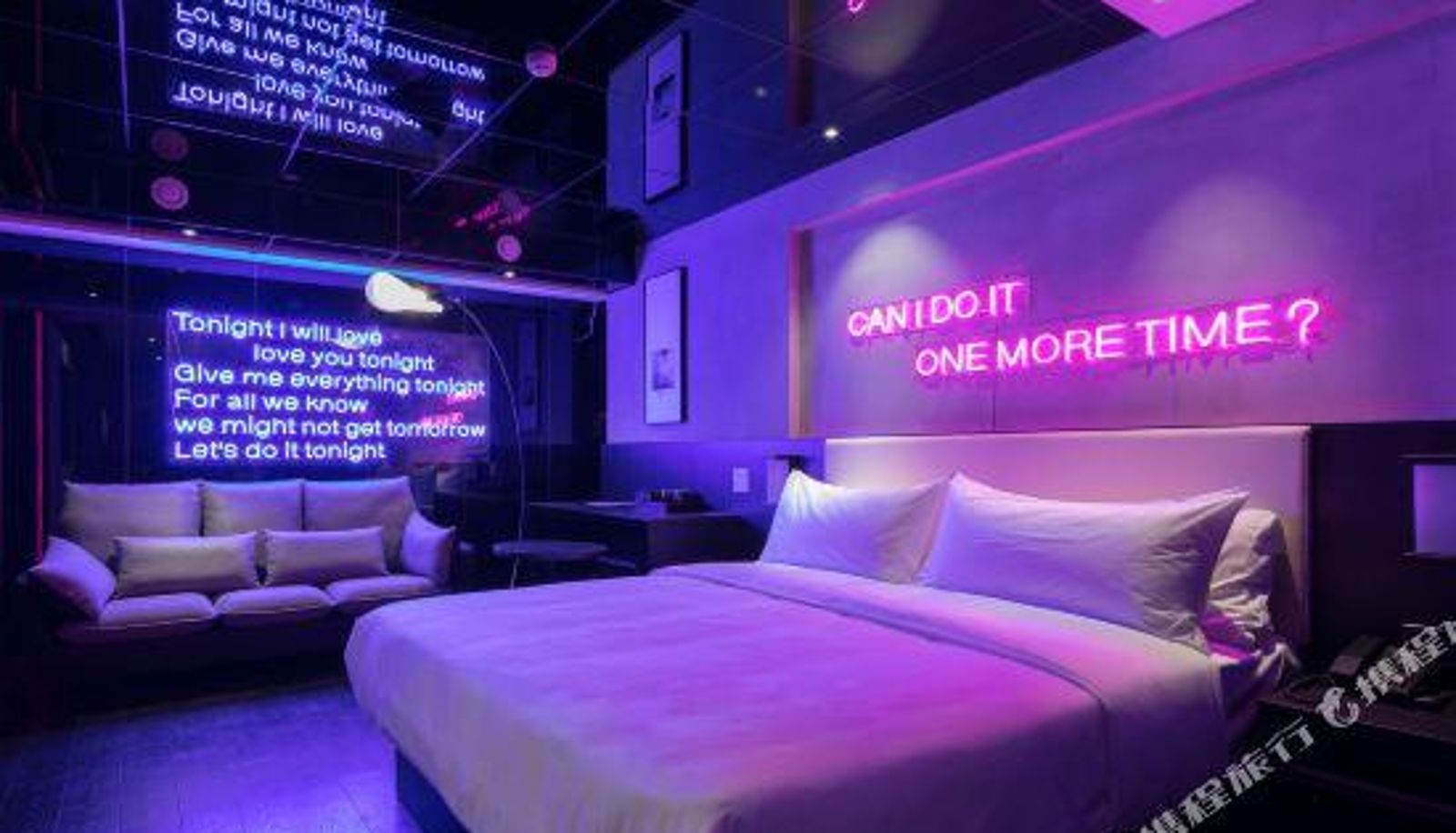 Room - Louis Hotel
