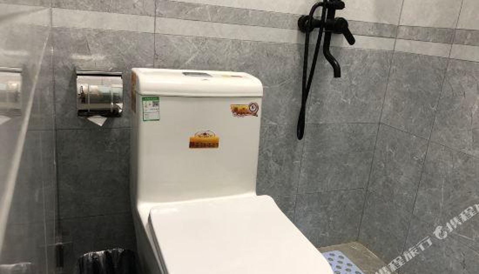 Zimmer - dushi   Hostel
