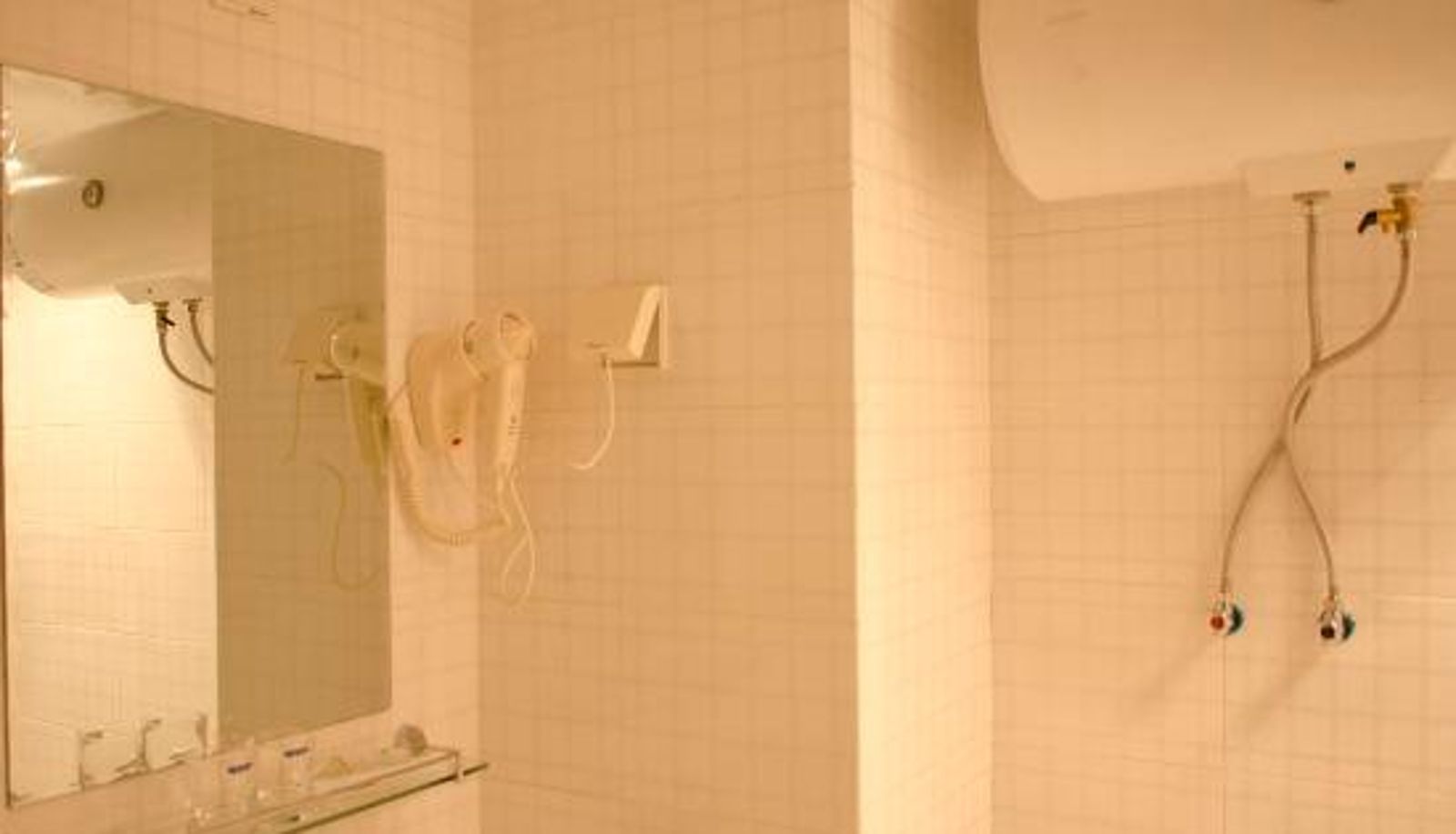 Room - Merry Hotel