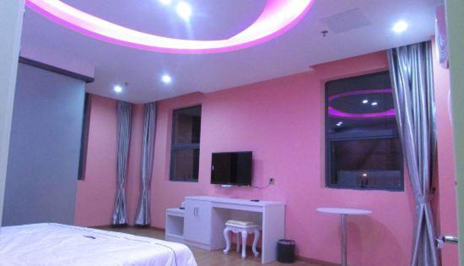 Zimmer - Warm Harbour Theme Hotel (Jiujiang College Branch)