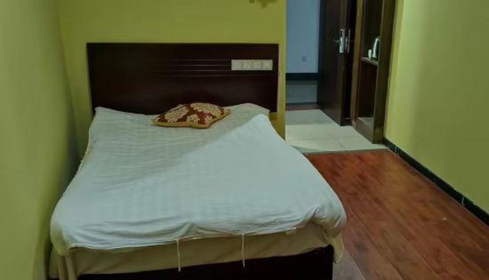 Camera - Grapevine Hotel