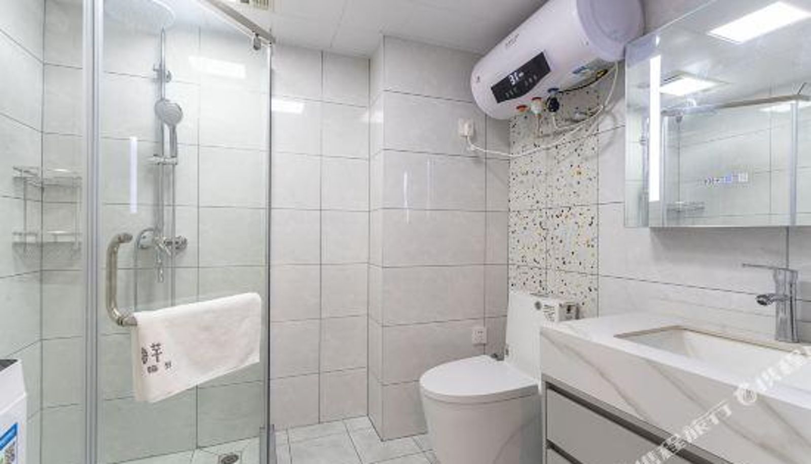Room with river view - Yushan Qingxuan Apartment (Qingshanhu Baolong Plaza Branch)