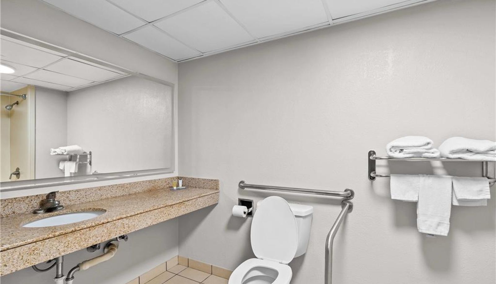 Zimmer - Days Inn by Wyndham Statesboro