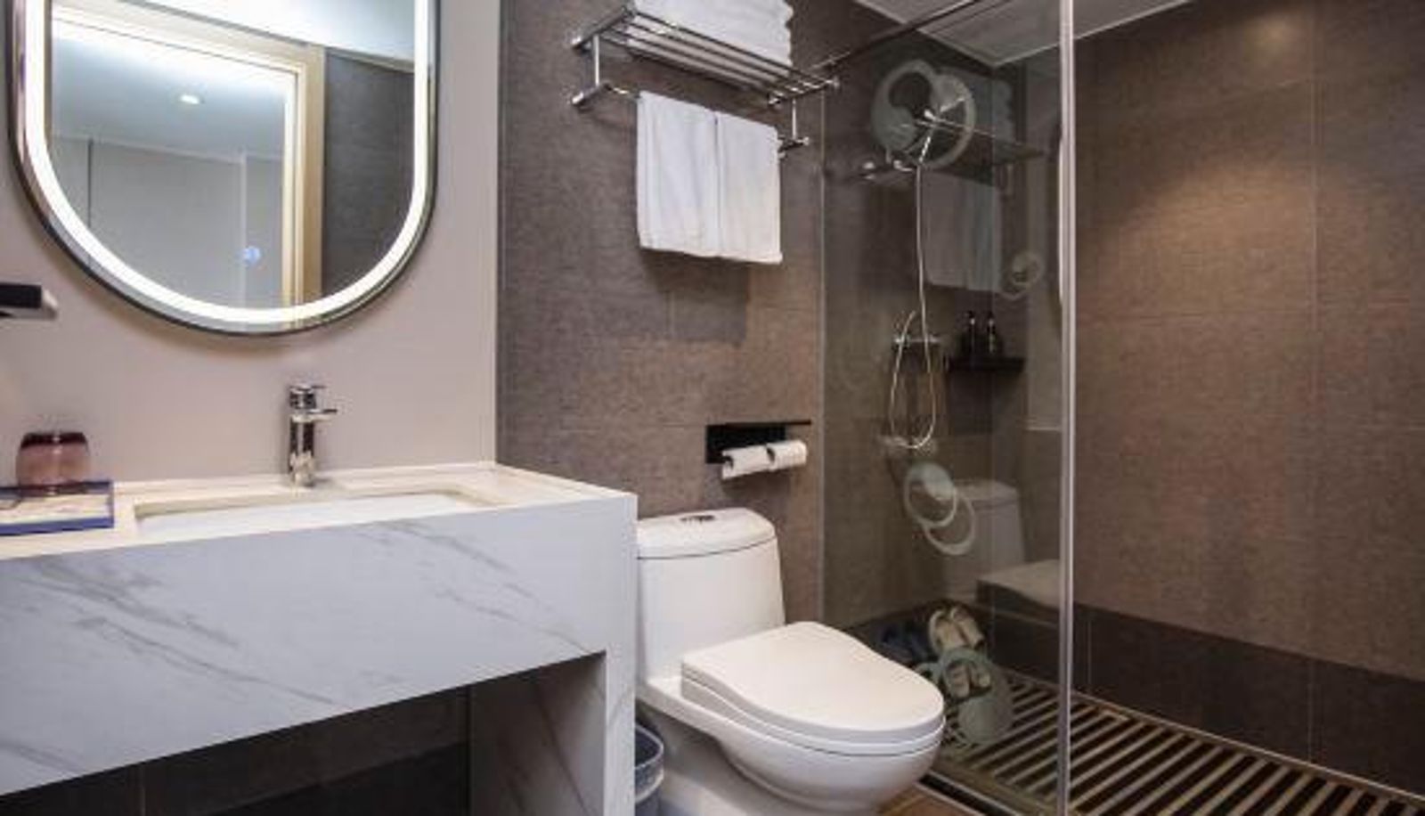 Zimmer - Qingmu Hotel (Zhenjiang Zhongshan West Road RT-Mart)