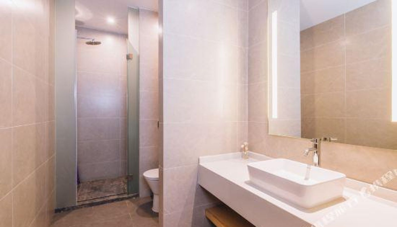 Camera business - Roland Jinyi Hotel