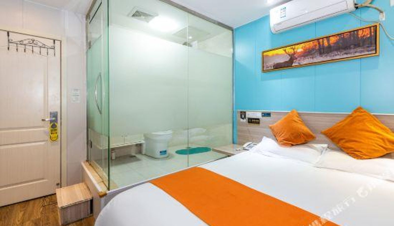 Camera business - Hello Light Hotel (Nanjing South Railway Station North Square)