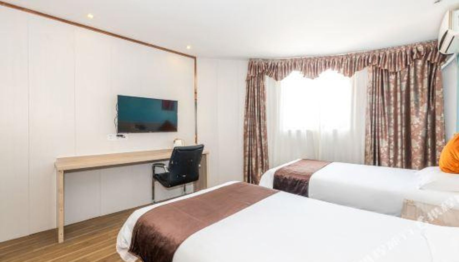 Camera business - Hello Light Hotel (Nanjing South Railway Station North Square)