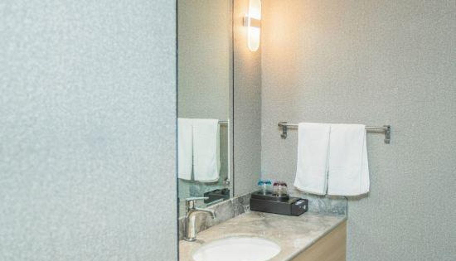 Kamer - Tianfeng Holiday Inn (Nanjing Zhushan Road subway station)