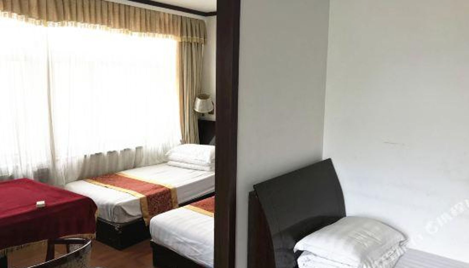 Camera - Qingdao Yitong Business Hotel