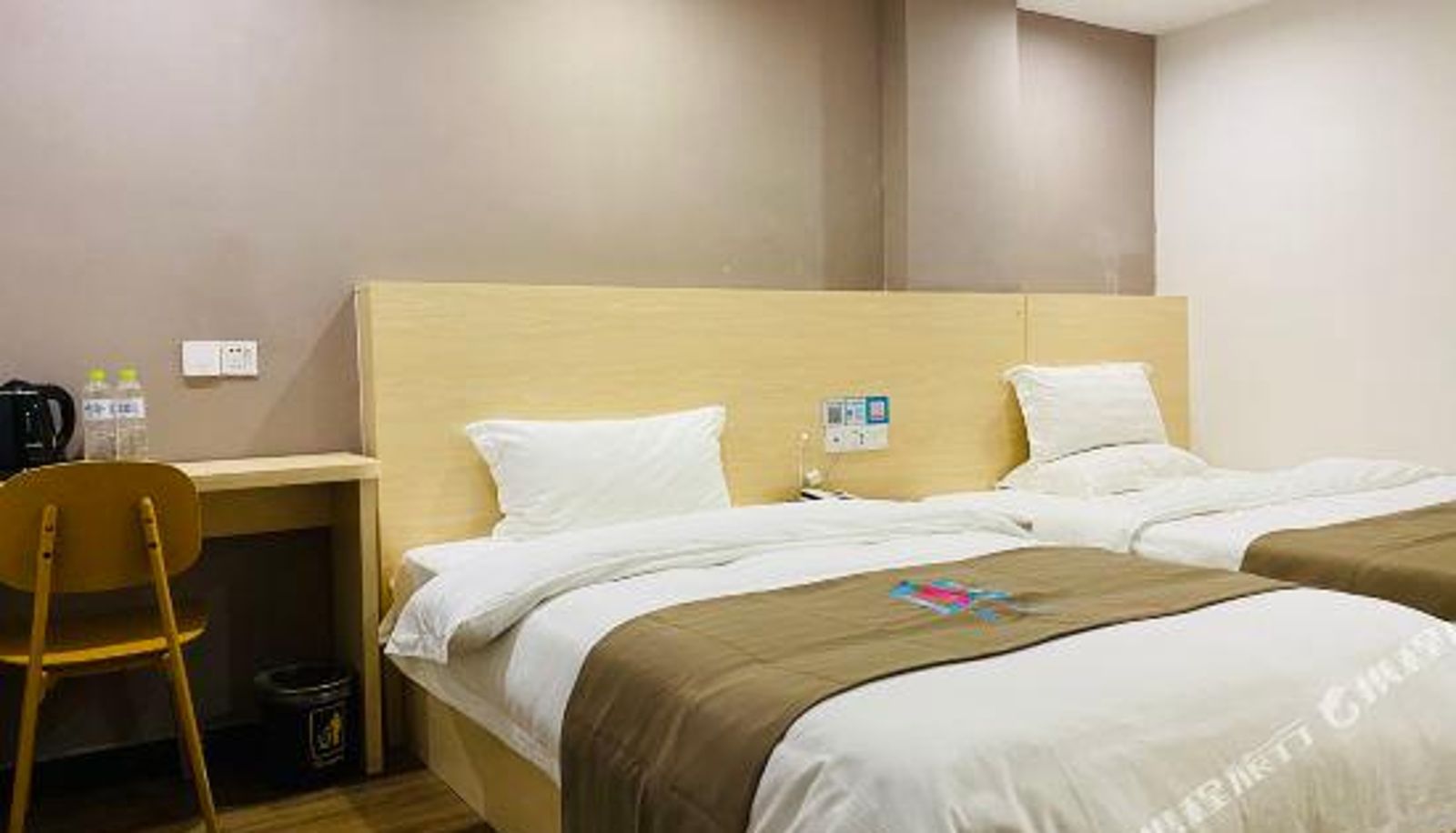 Room - Ward Aladdin Hotel (Qingdao Railway Station Catholic Church Branch)