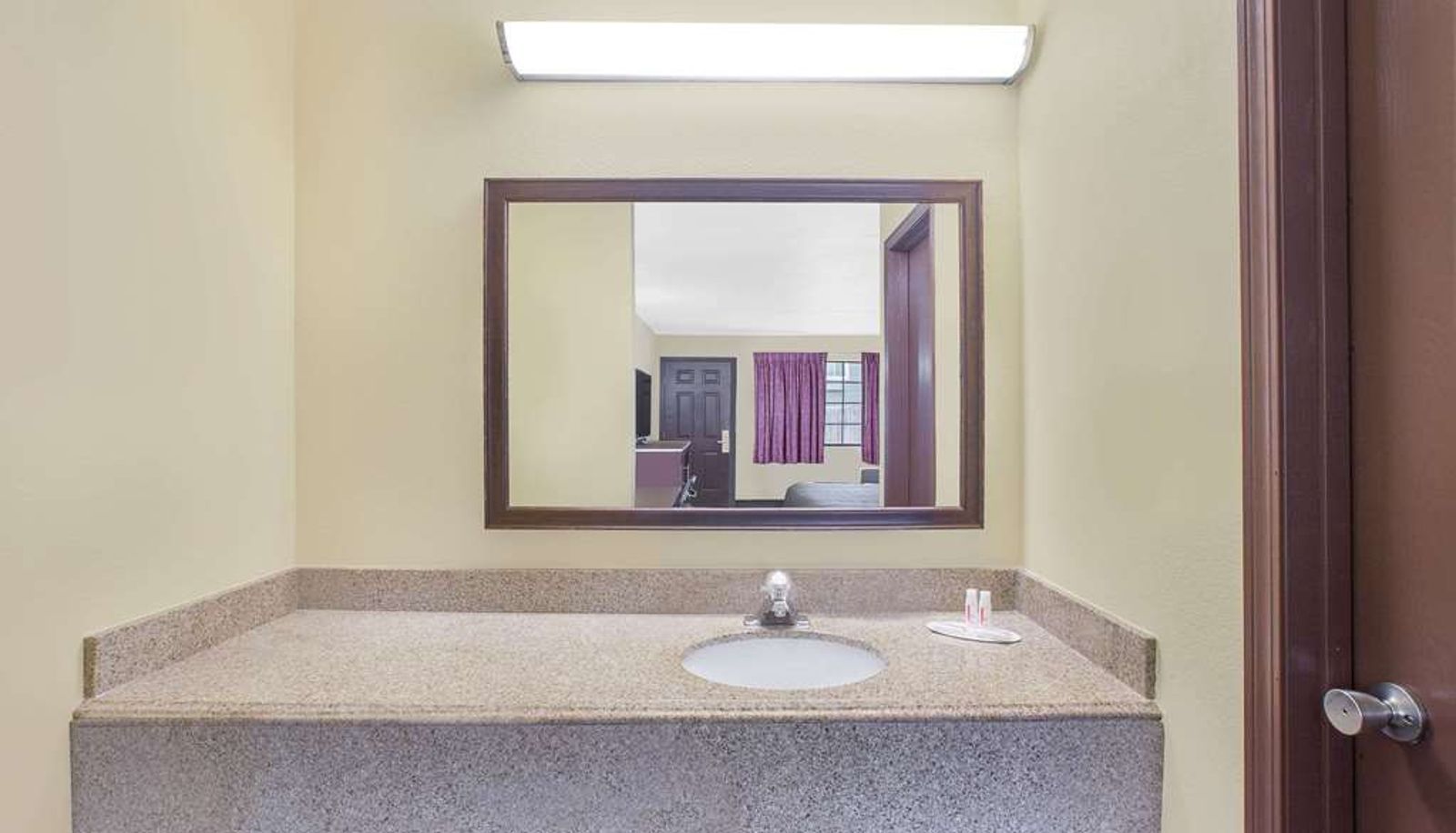 Room - Days Inn by Wyndham Fayetteville