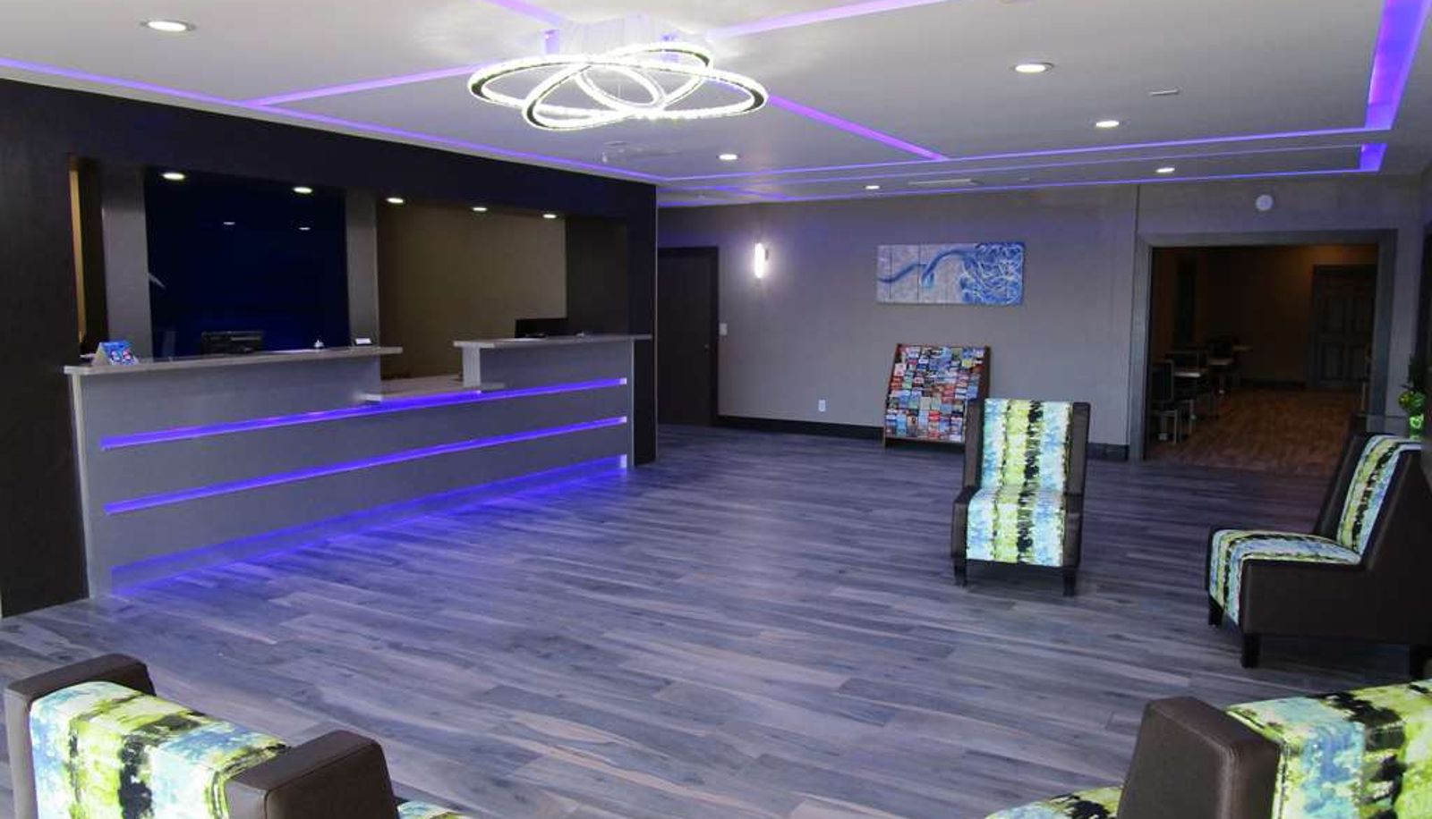 Hall - SureStay Plus by Best Western Point Richmond
