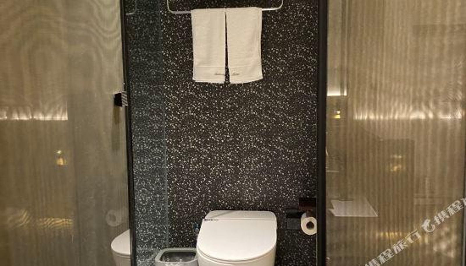 Room - Saturday Inn
