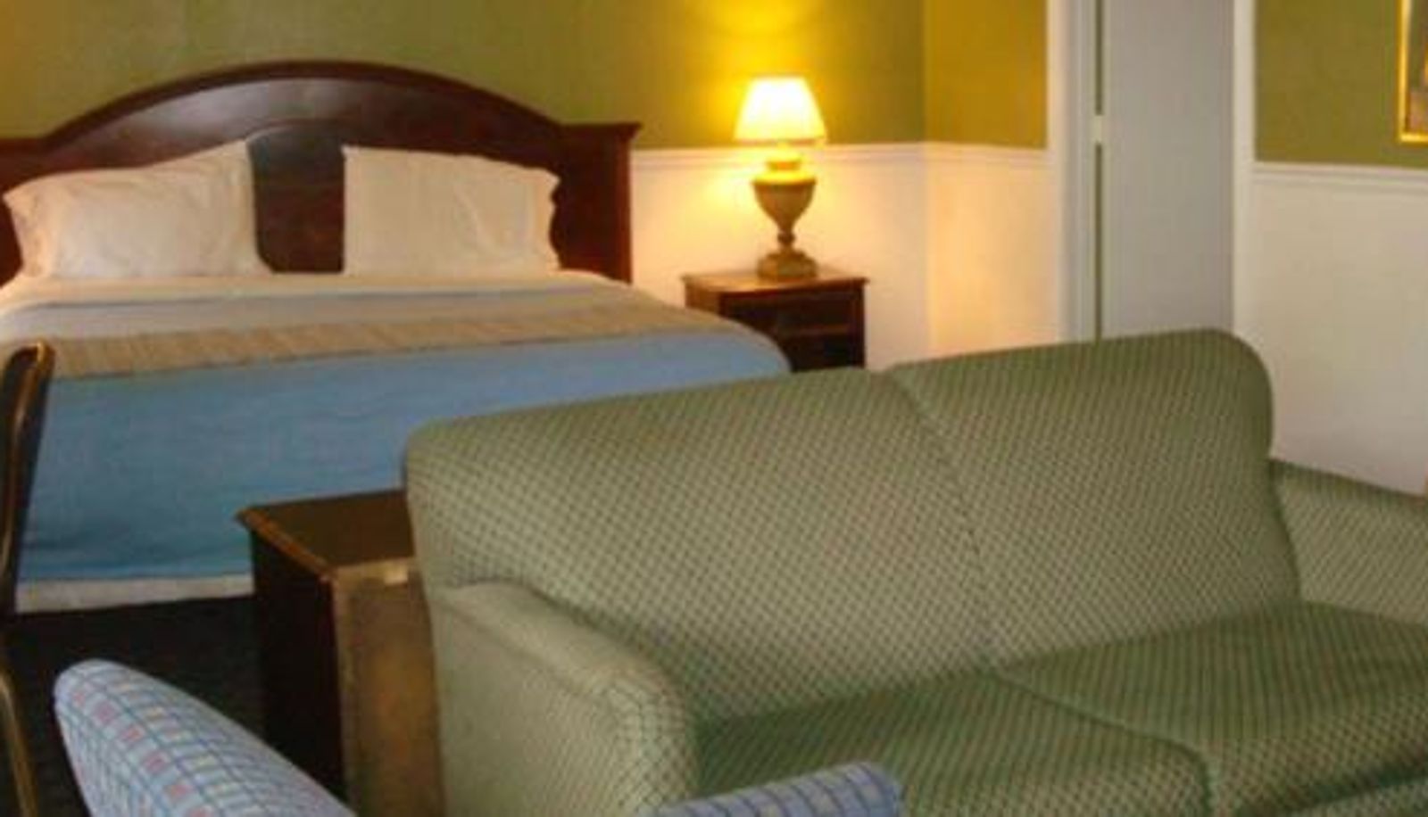 Room - New Haven Inn