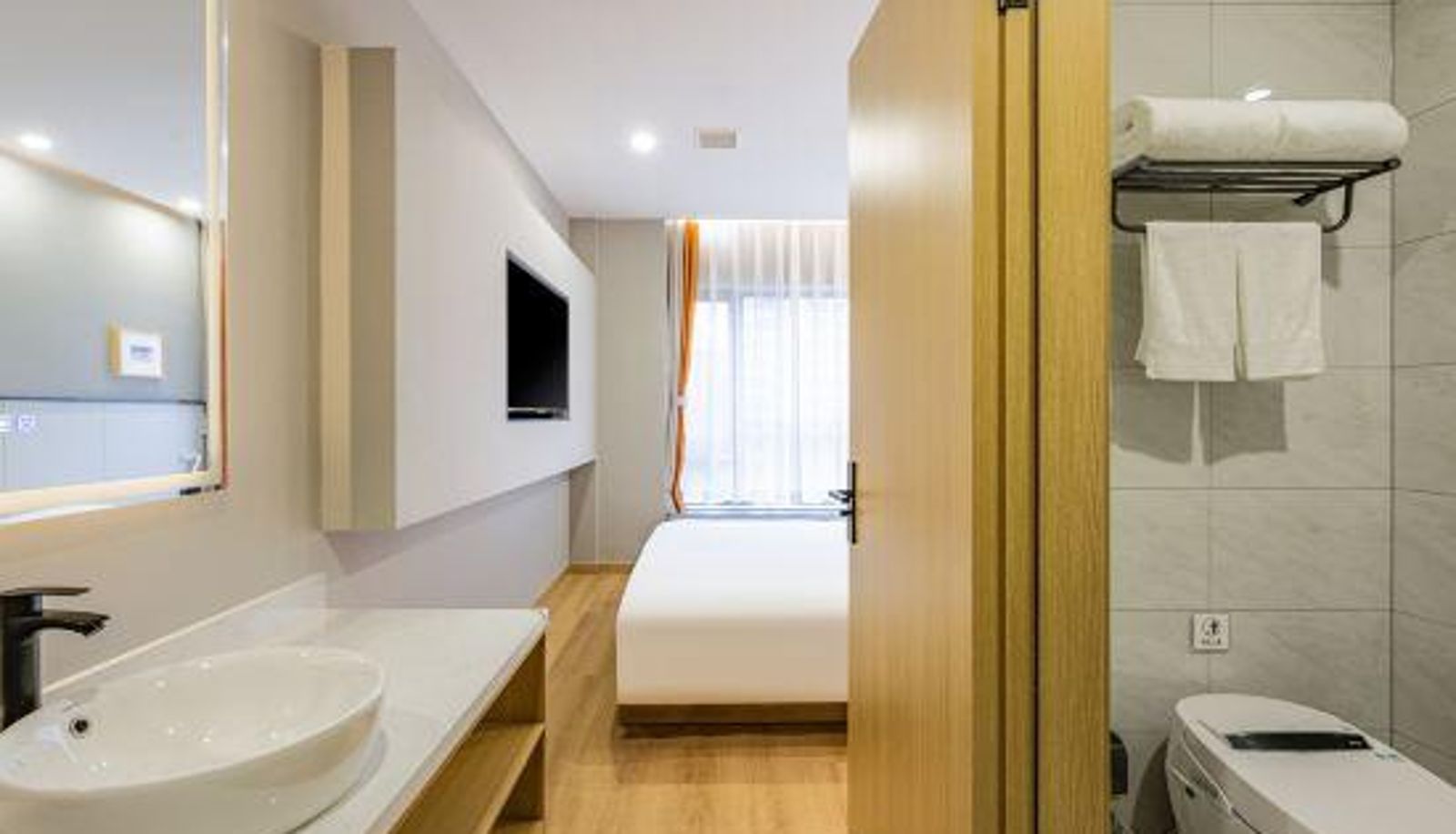 Business room - XinHui  City Hotel (Changshou Road Subway Station)