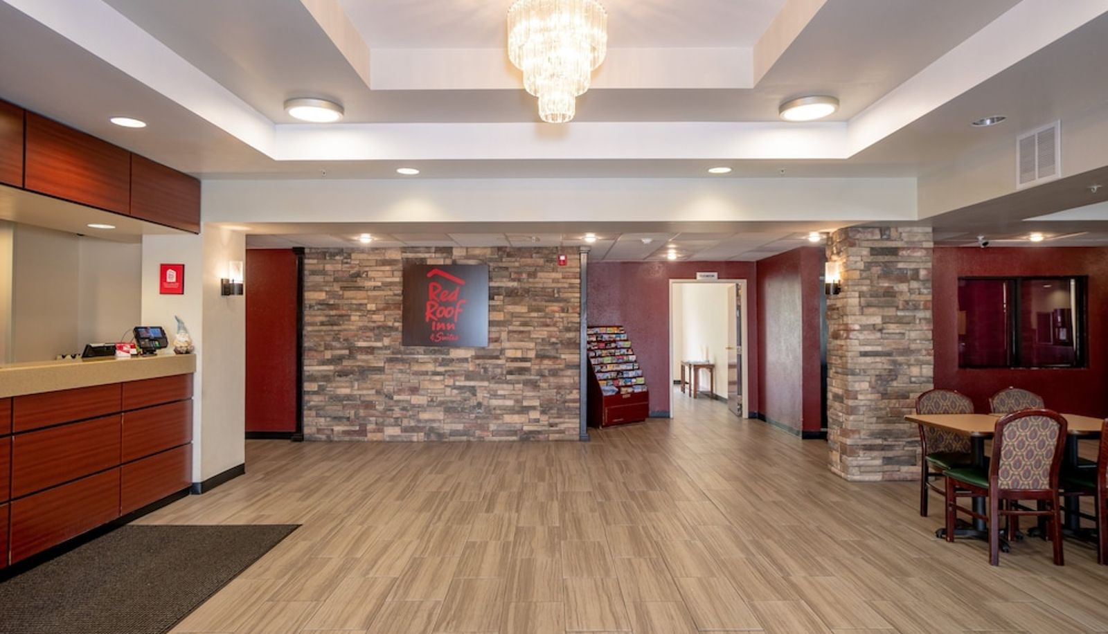 Lobby - Red Roof Inn & Suites Indianapolis Airport