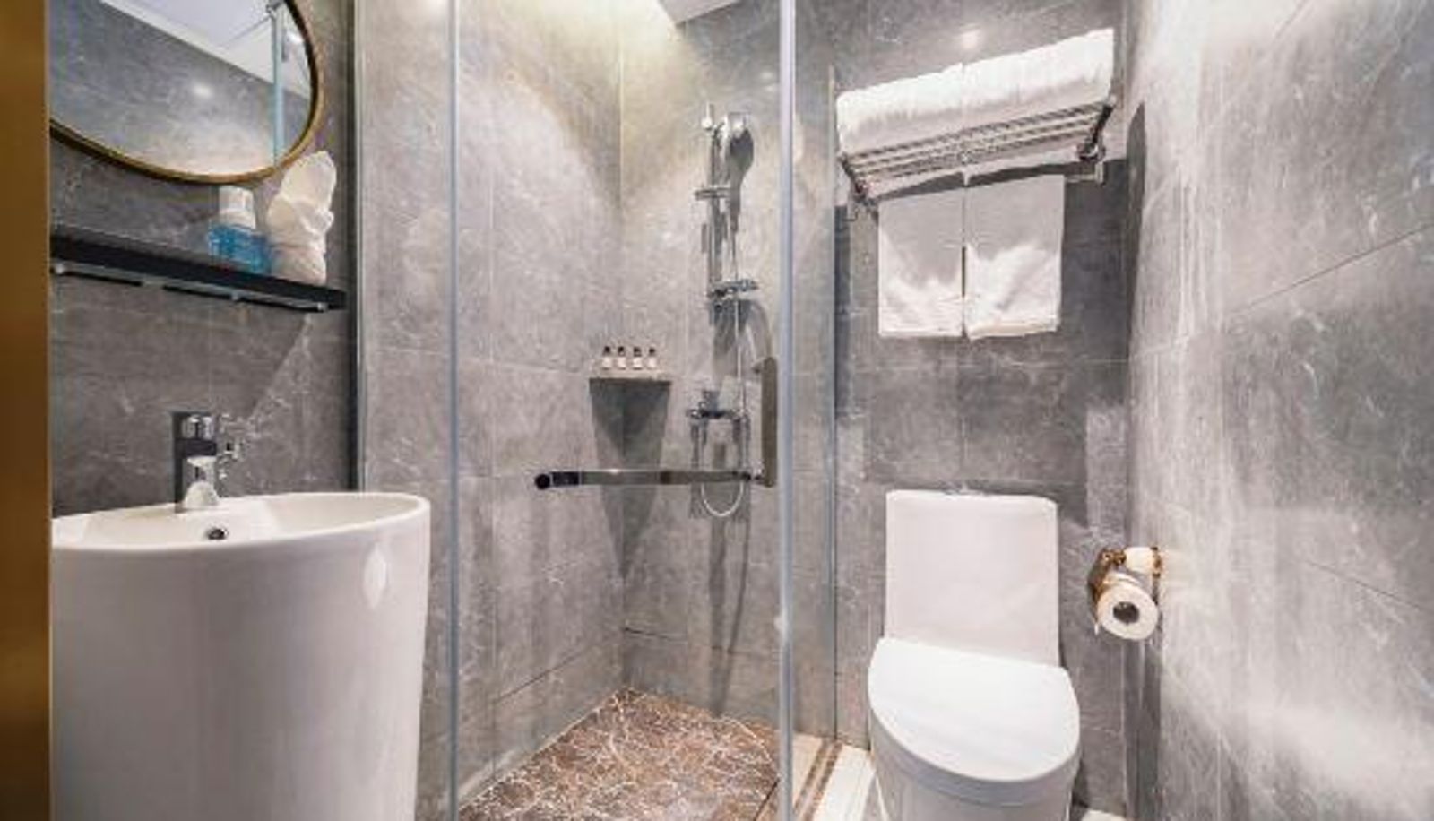 Room with balcony - Lishe International Apartment (Shanghai Huaihai Middle Road)