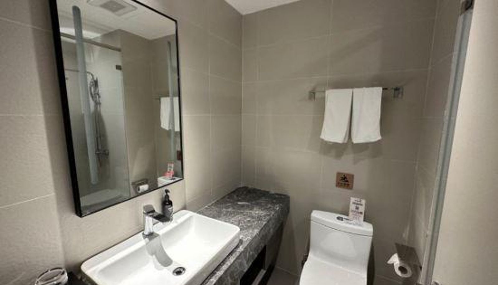 Kamer - Sushi Light Luxury Hotel (Shanghai Qibao Lianming Road Branch)