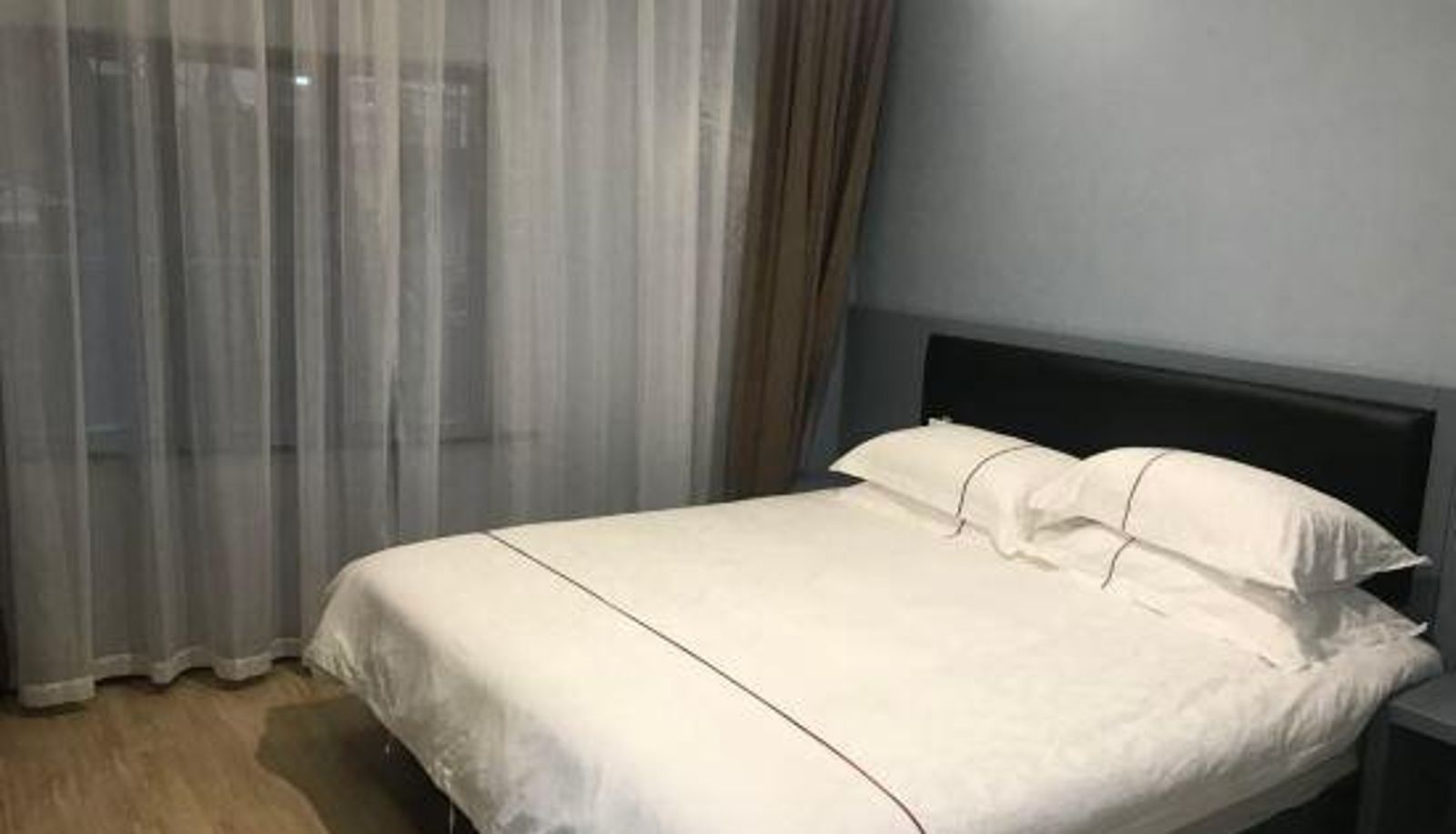 Camera business - Shanghai)  Nanjing East road Yibai Liangpin Hotel (Baidu bridge shop outside Bund