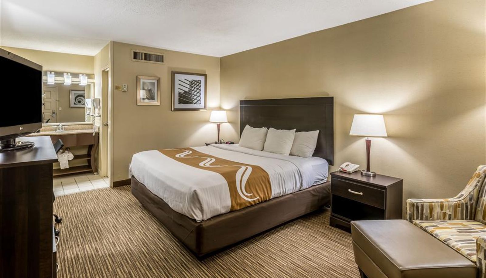 Habitación - Quality Inn University