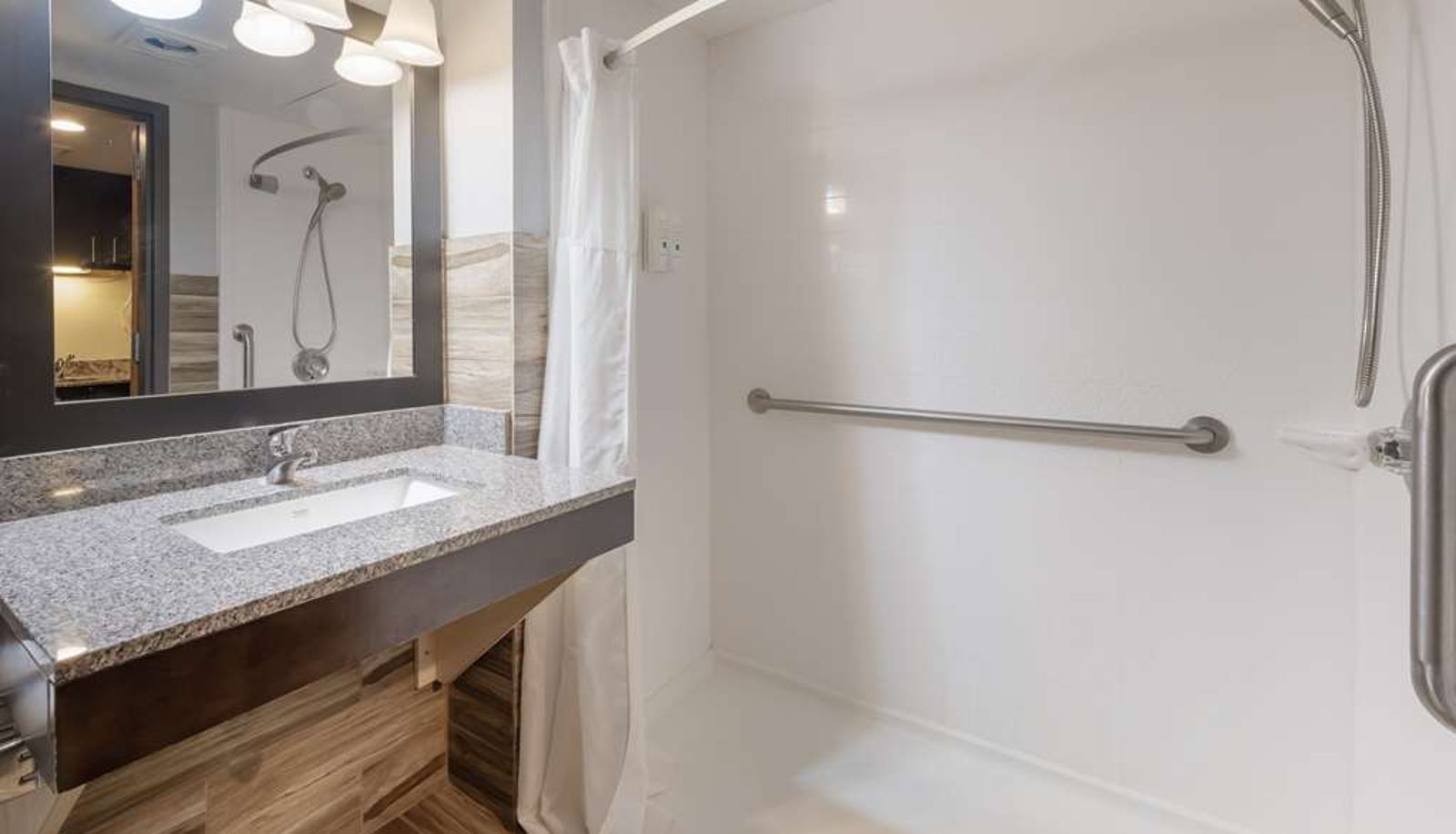 Room - Quality Inn & Suites Mayo Clinic Area