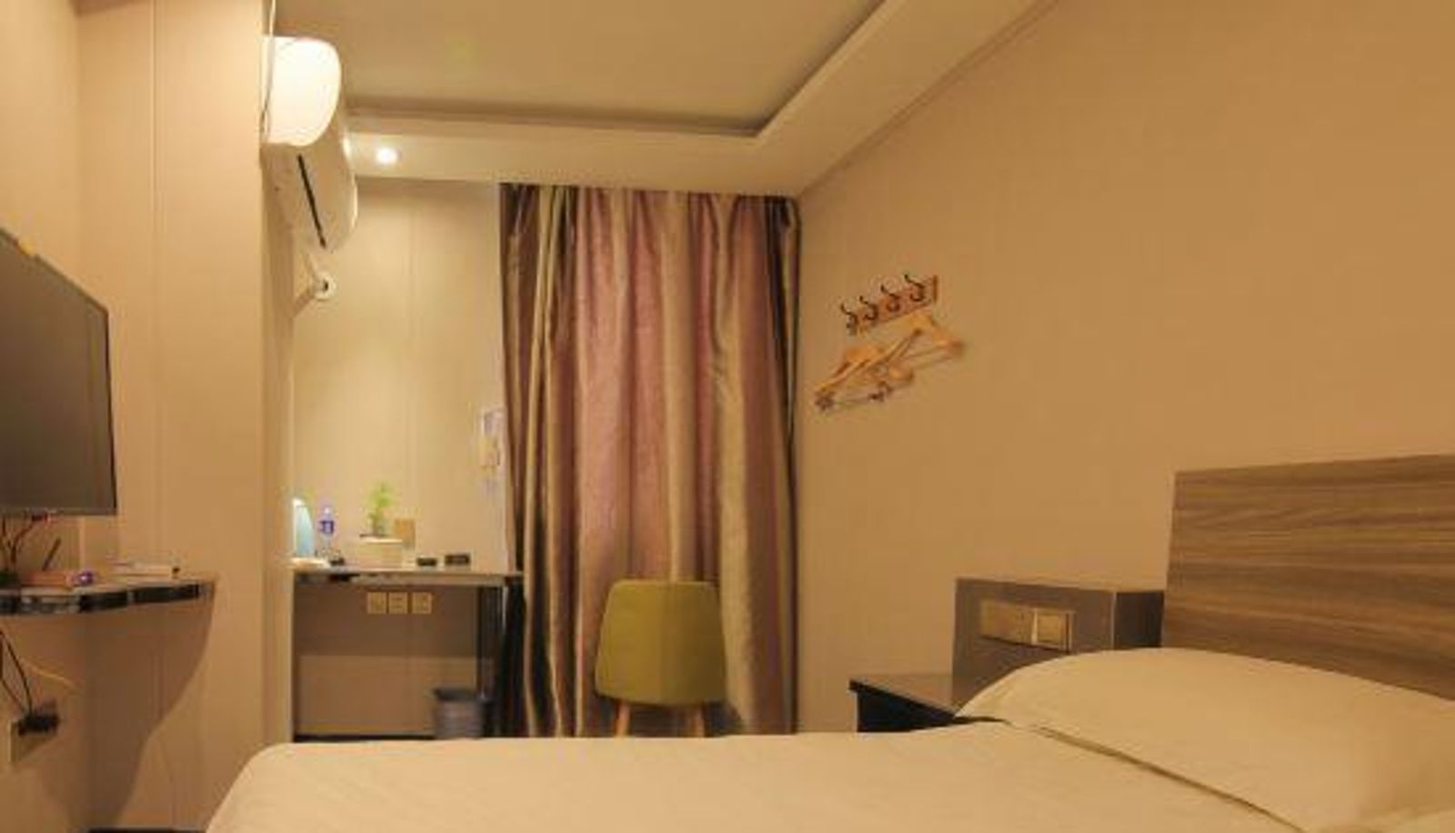 Camera - Pebble Motel (Shanghai World Expo Center Changqing Road Subway Station)