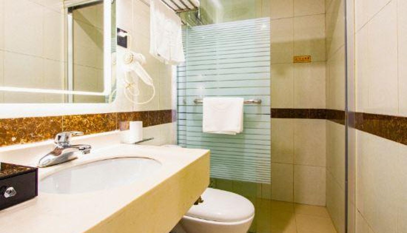 Habitación familiar - Shuijing Tangguo Hotel (Shanghai Songjiang)