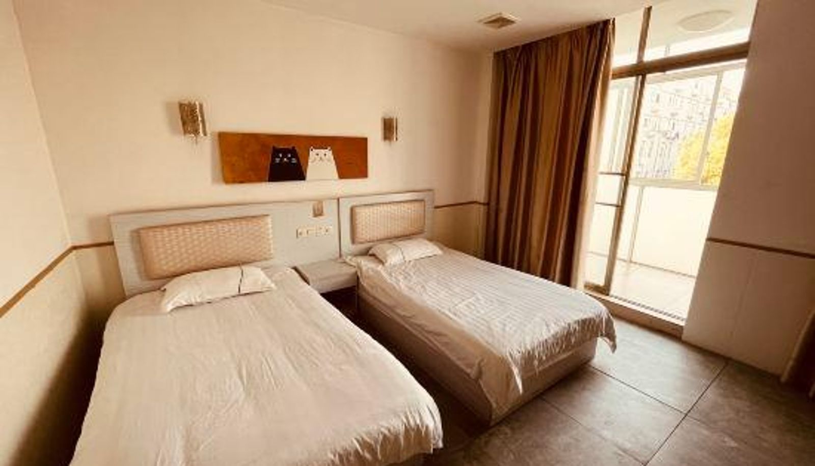 Zimmer mit Balkon - Shangfeng Business Hotel Shanghai