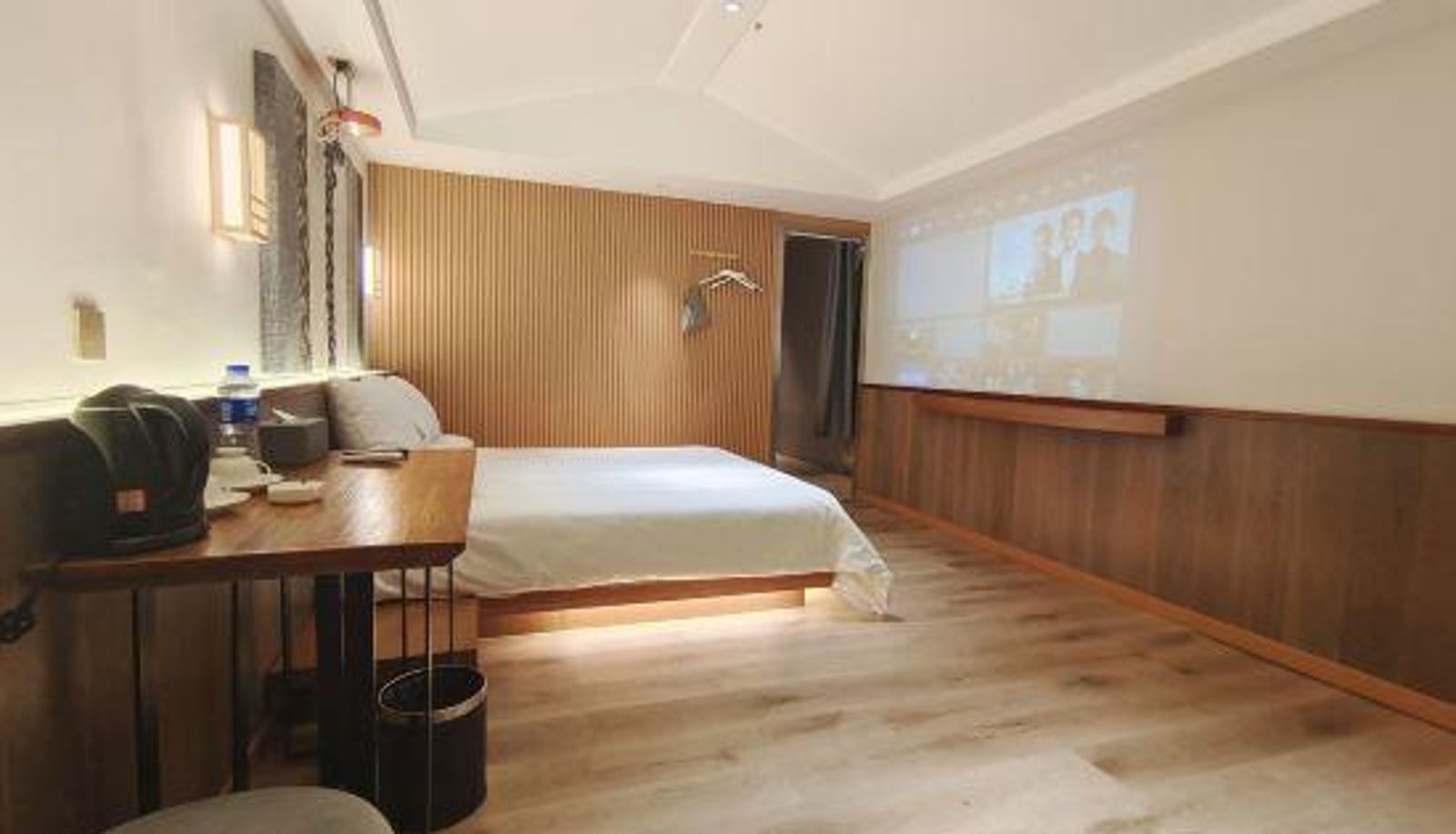 Business room - Shanghai)  Daning International Plaza Breathing Tree Hotel (Xizang North Road Subway Station
