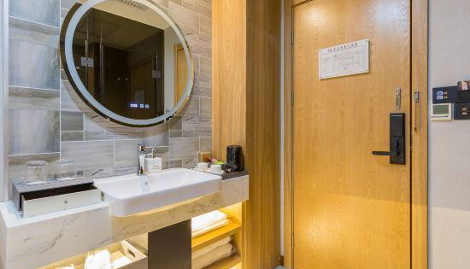 Zimmer - Sagamata Hotel (Beijing West Railway Station Liuliqiao Subway Station)