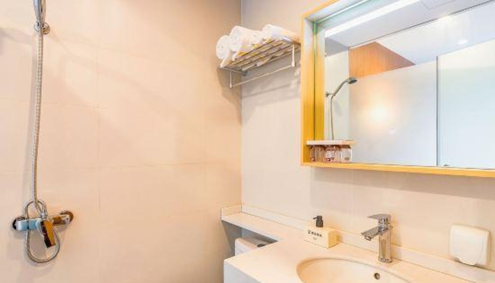 Room - Dequan Hotel (Beijing Railway Station Guangqumenwai Metro Station)