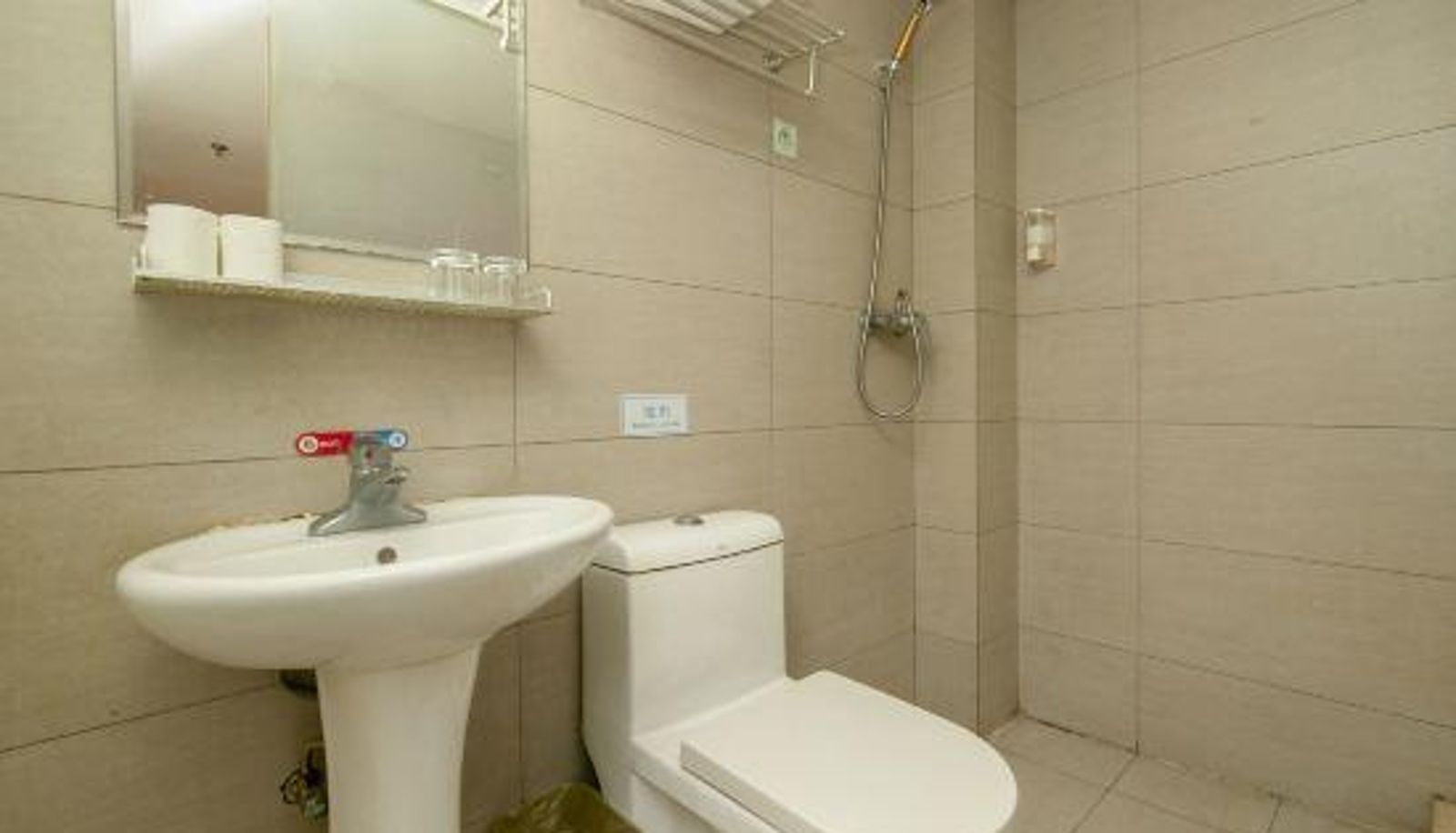 Habitación familiar - 100 Inn (Beijing  Liufang subway station)