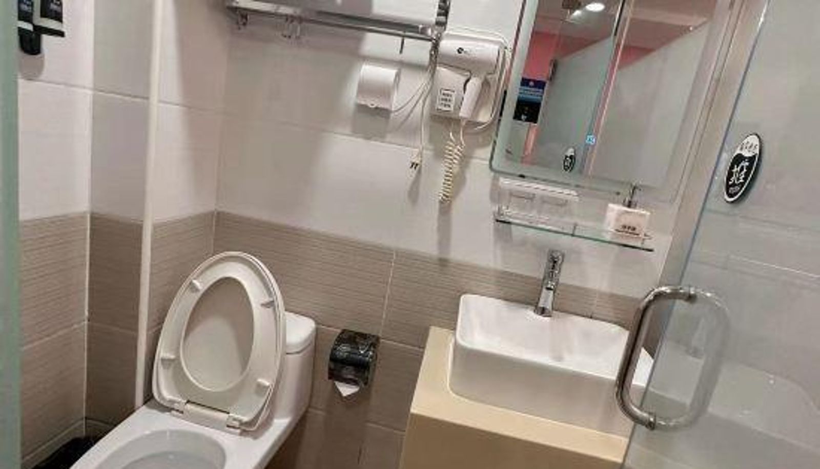 Camera - Dequan Hotel (Tiantan East Gate Subway Station)