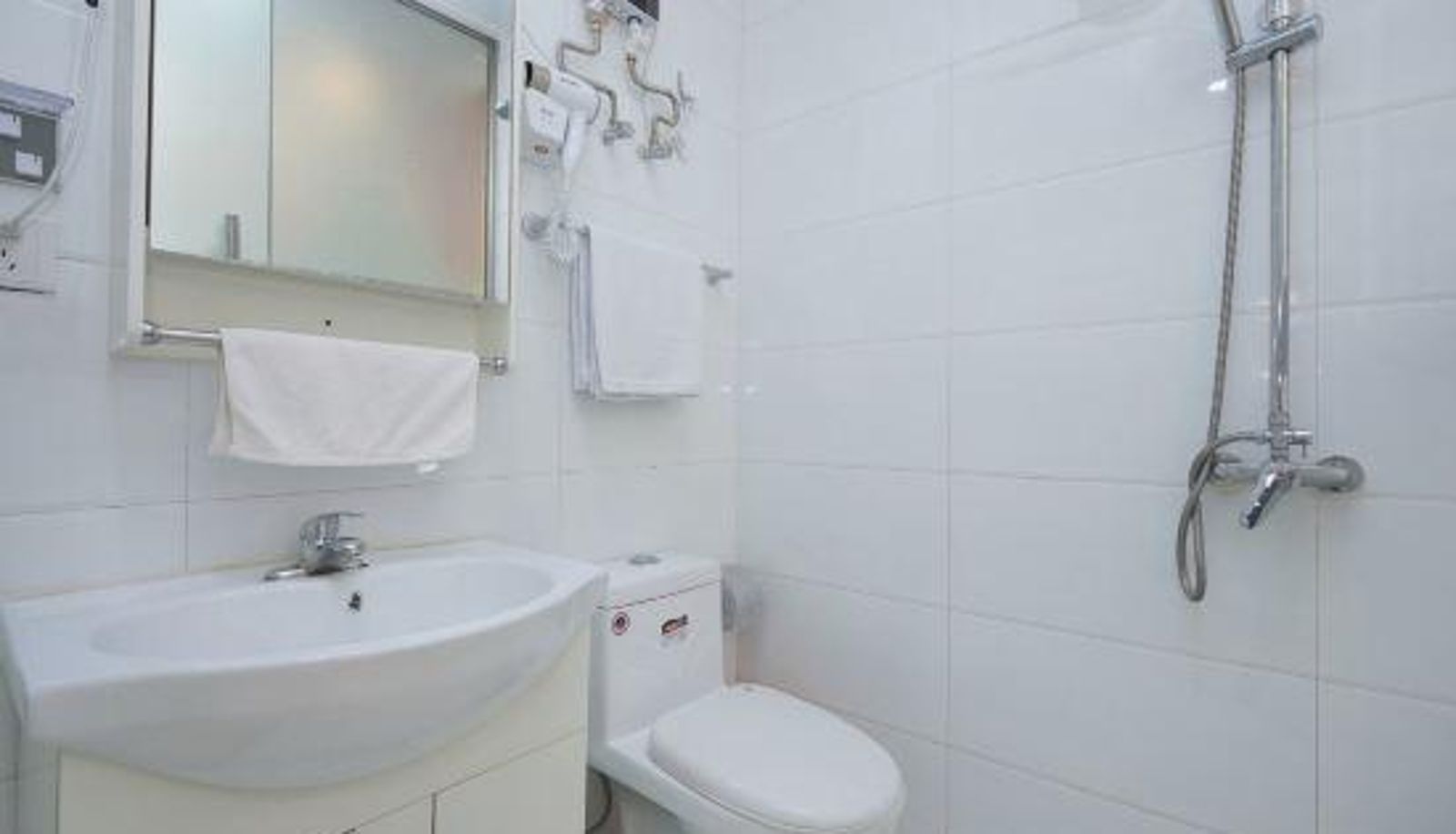 Zimmer - Beijing Chaoyang High-speed Railway Station) Danfeng Express Hotel (Joy City