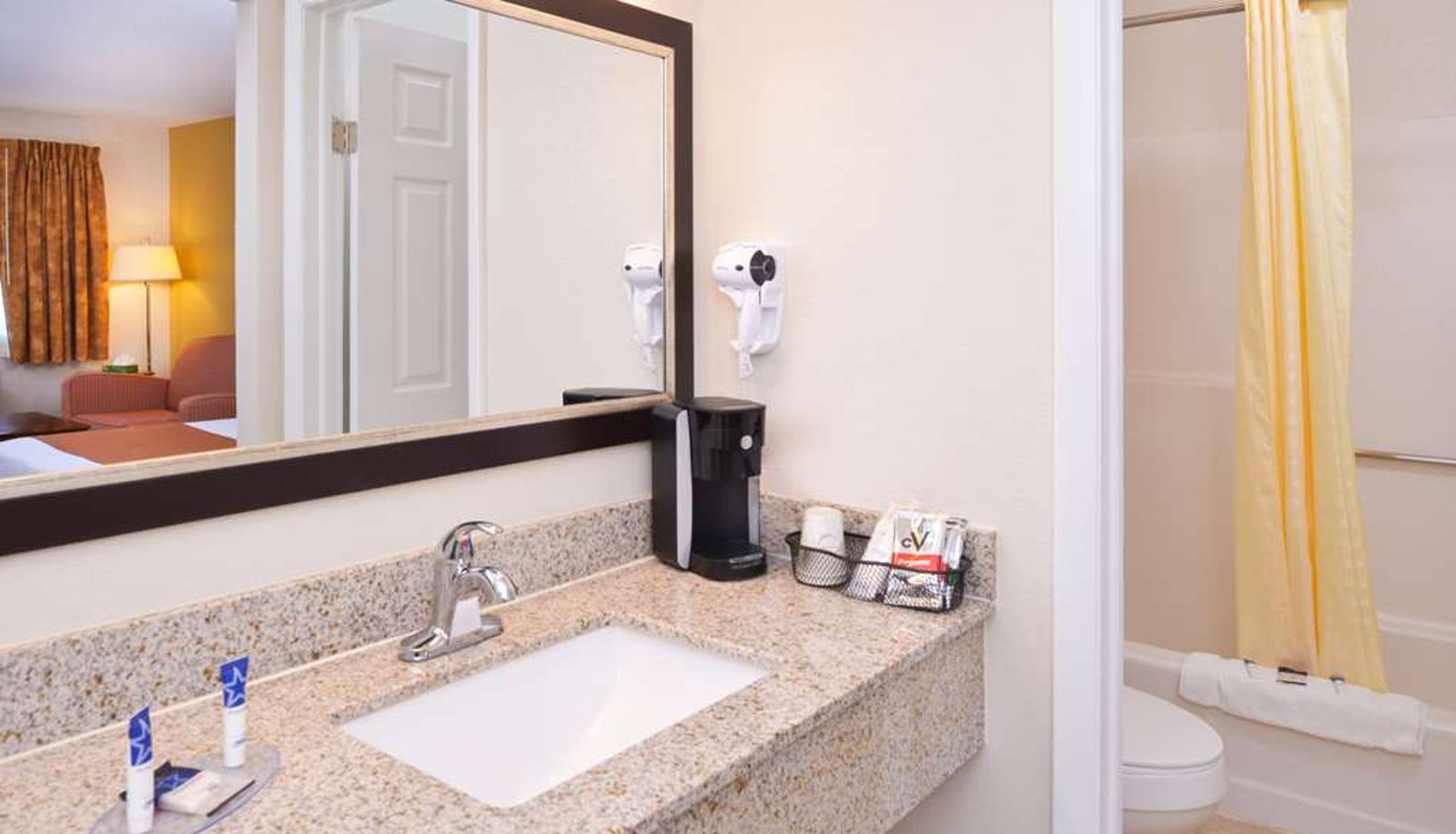 Standard room (double) - Americas Best Value Inn Plattsburgh