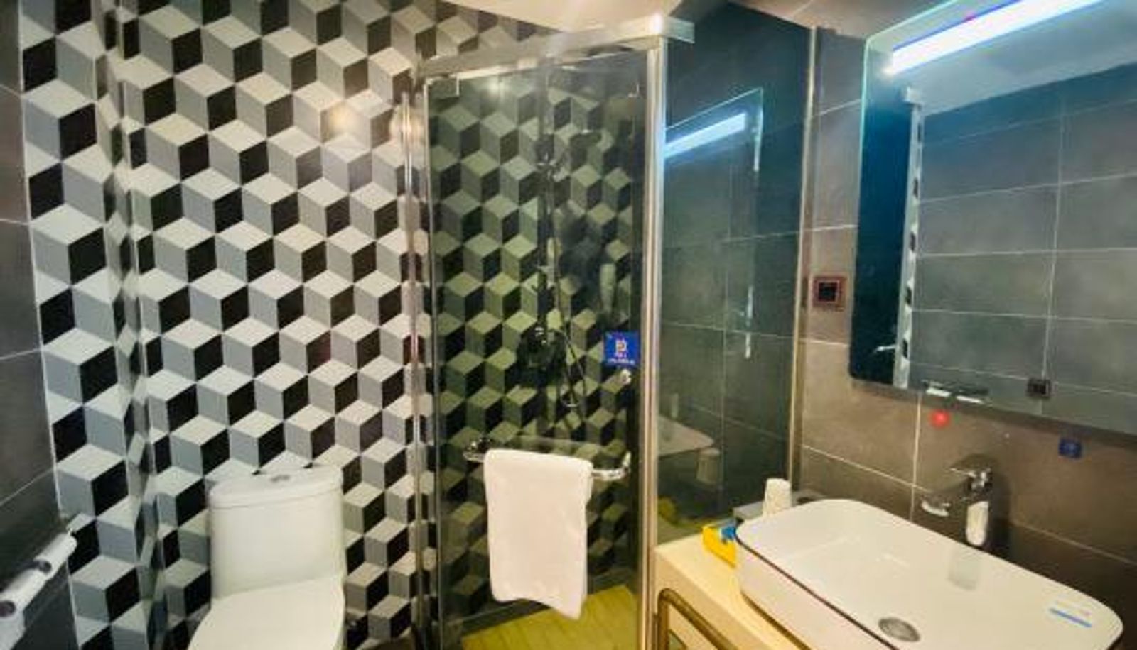 Camera - Dawang Road) Super 8 Hotel Premier (Beijing Guomao West