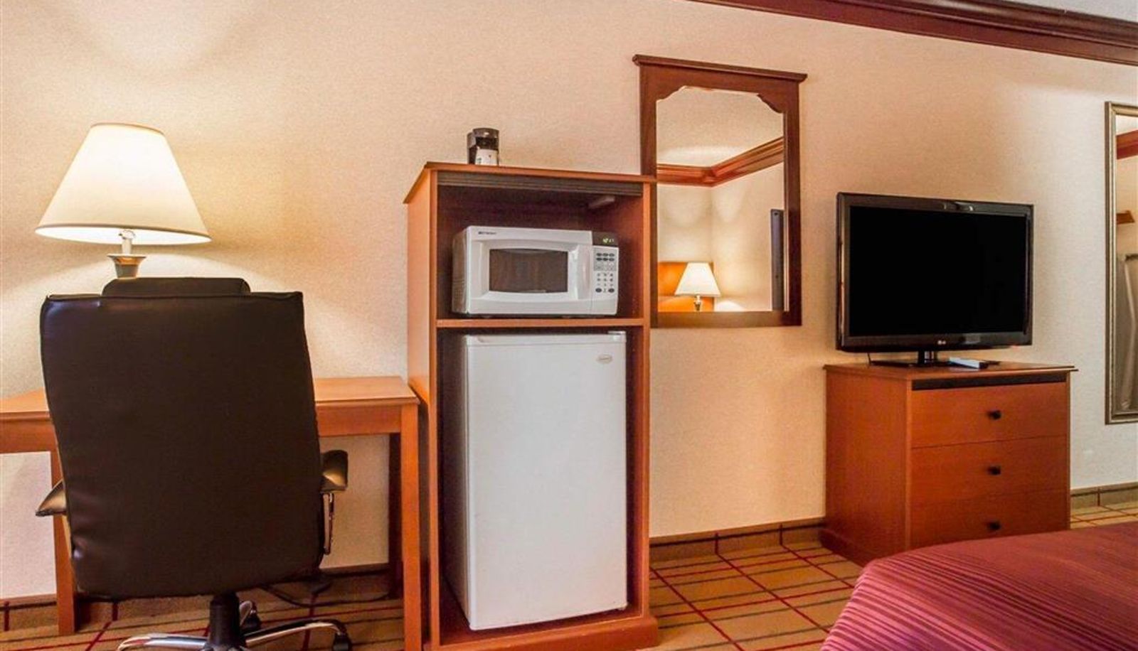 Room - Quality Inn & Conference Center Brattleboro North