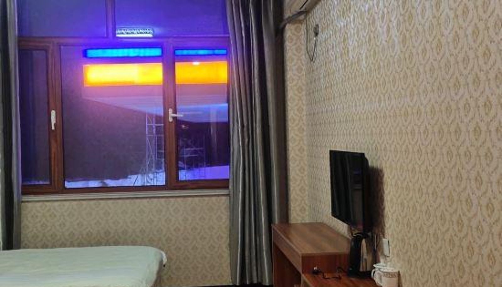 Longhua Shangju Express Hotel