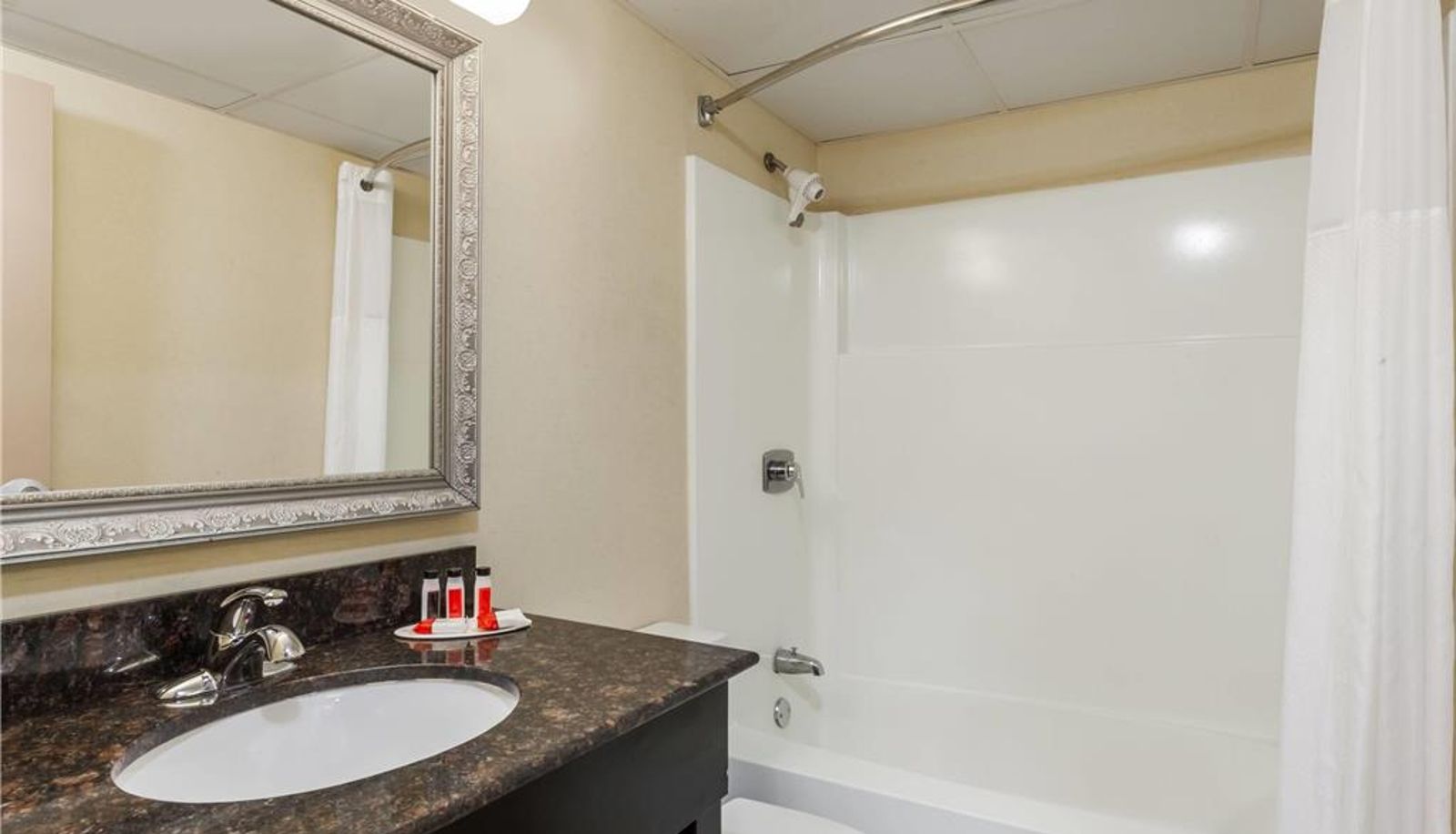 Zimmer - Ramada by Wyndham Newburgh/West Point
