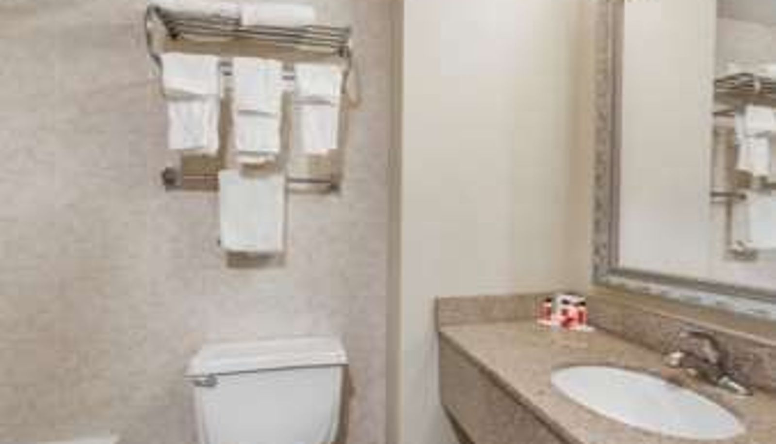 Zimmer - Ramada by Wyndham Newburgh/West Point