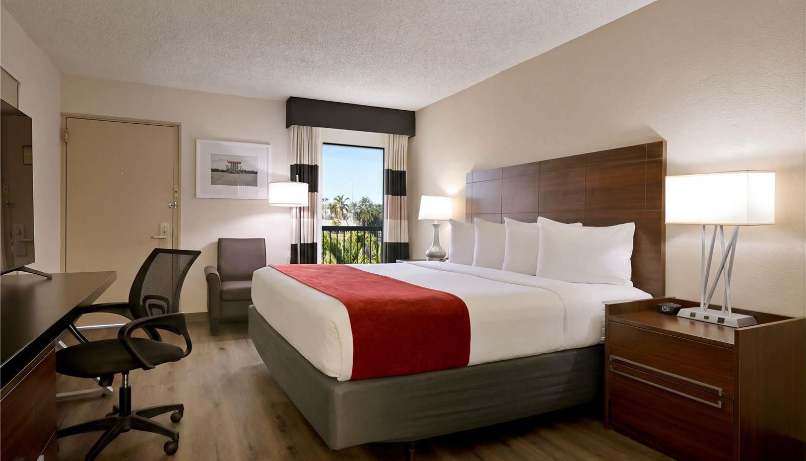 Zimmer - Ramada by Wyndham Sarasota Waterfront