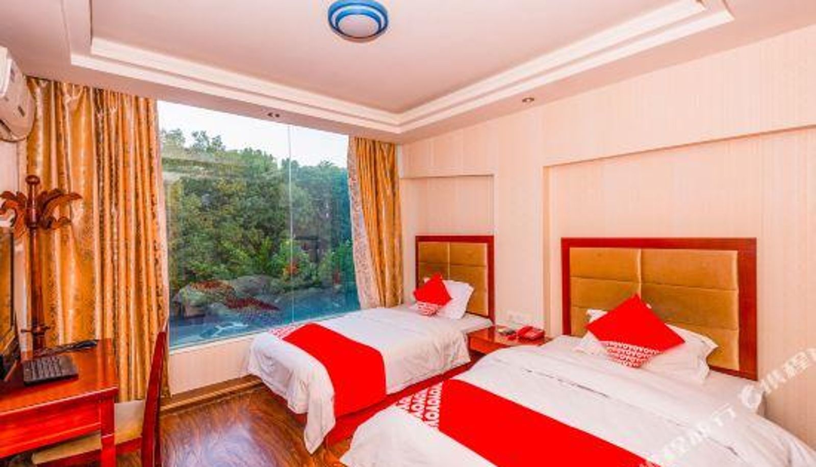 Camera business - Holiday Inn Tuwo (Zhangzhou South Bus Station)