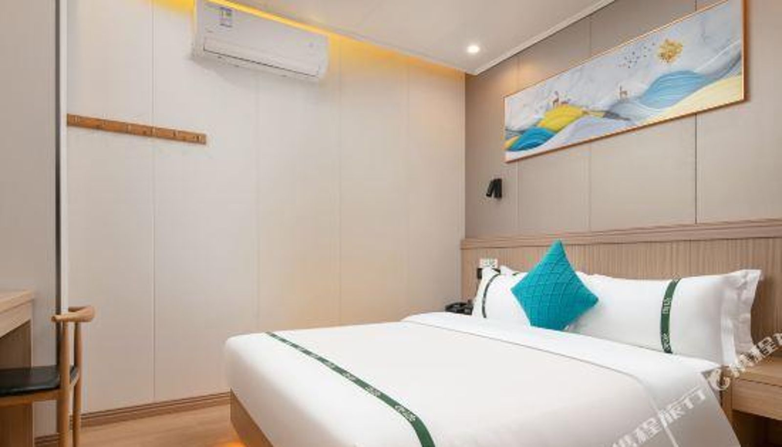 Camera - Ruixiang Mingzhu Hotel (Changsha Medical College Business School Store)