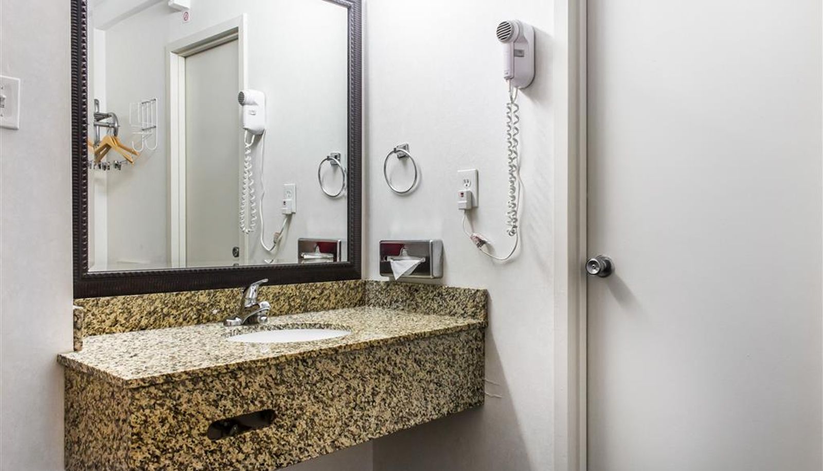Room - Clarion Hotel Philadelphia International Airport