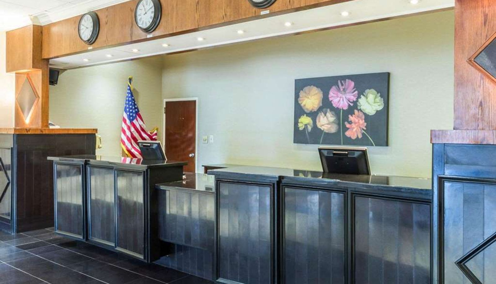 Hall - Clarion Hotel Somerset - New Brunswick