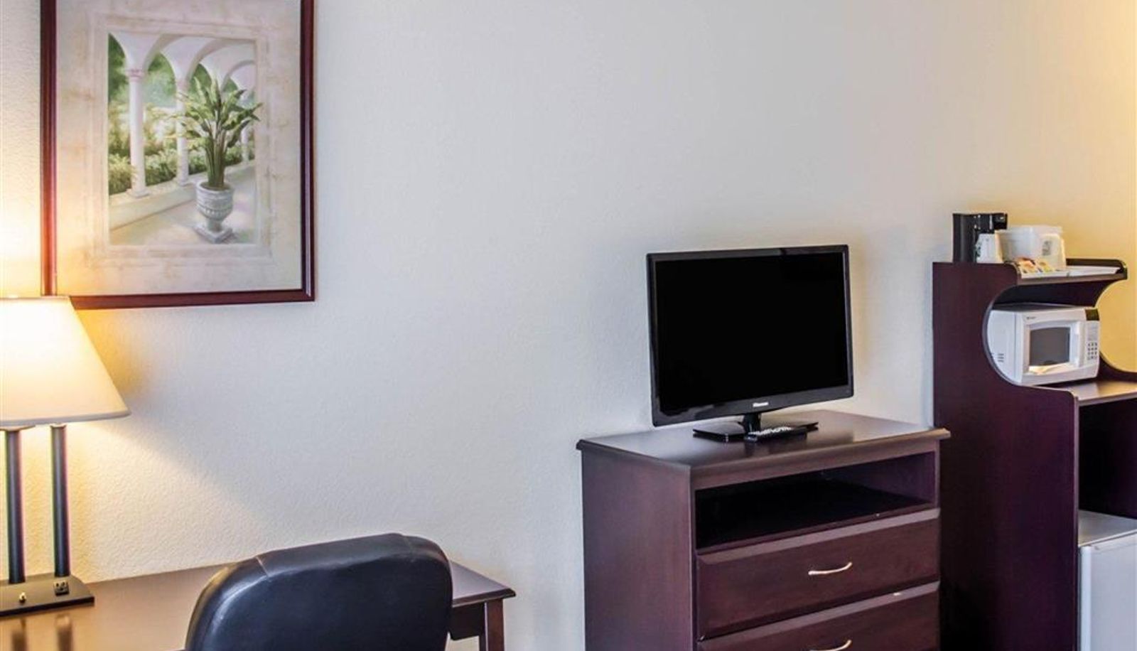 Camera - Quality Inn & Suites Pensacola Bayview