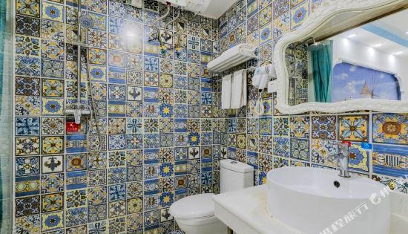 Room - Huanzhu · Hotel (Laohushi Shitang in Lane Store)