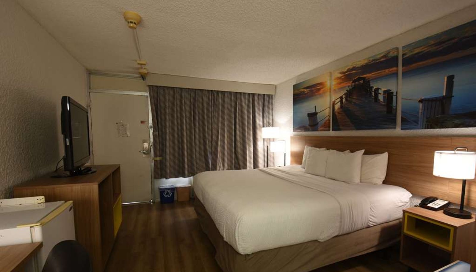 Zimmer - FL Days Inn by Wyndham Stuart
