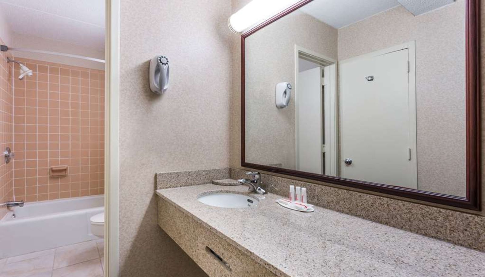 Habitación - Ramada by Wyndham Triangle/Quantico