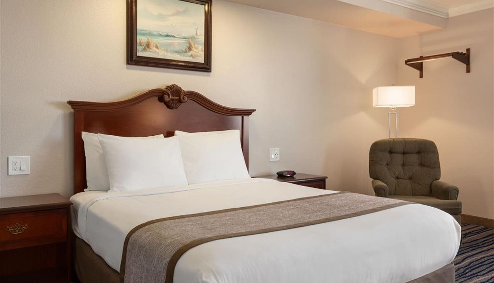 Room - Days Inn by Wyndham Eureka CA